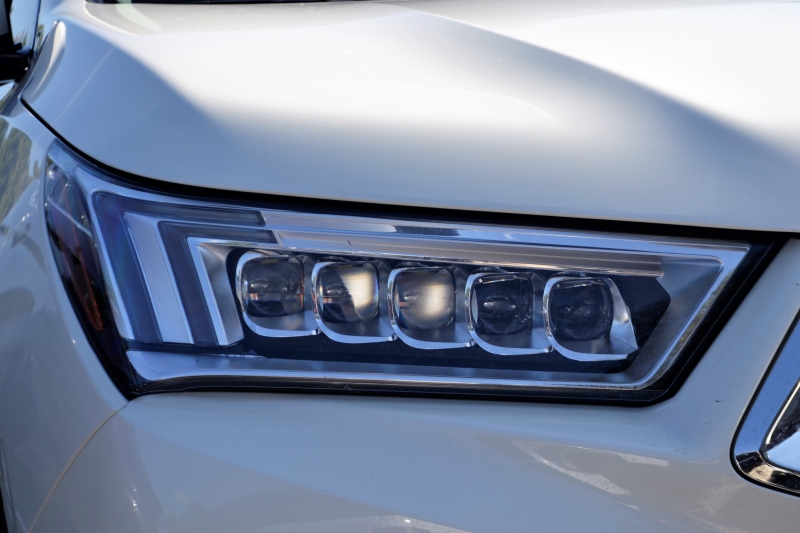 automobile-TOURNEFORT-min_acura-headlamp-2834131